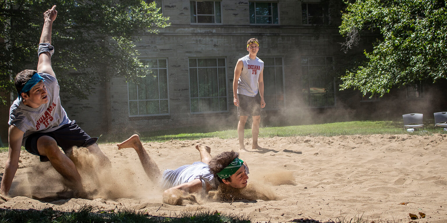 Students playing volleyball at the IFS 2019 Welcome Festival