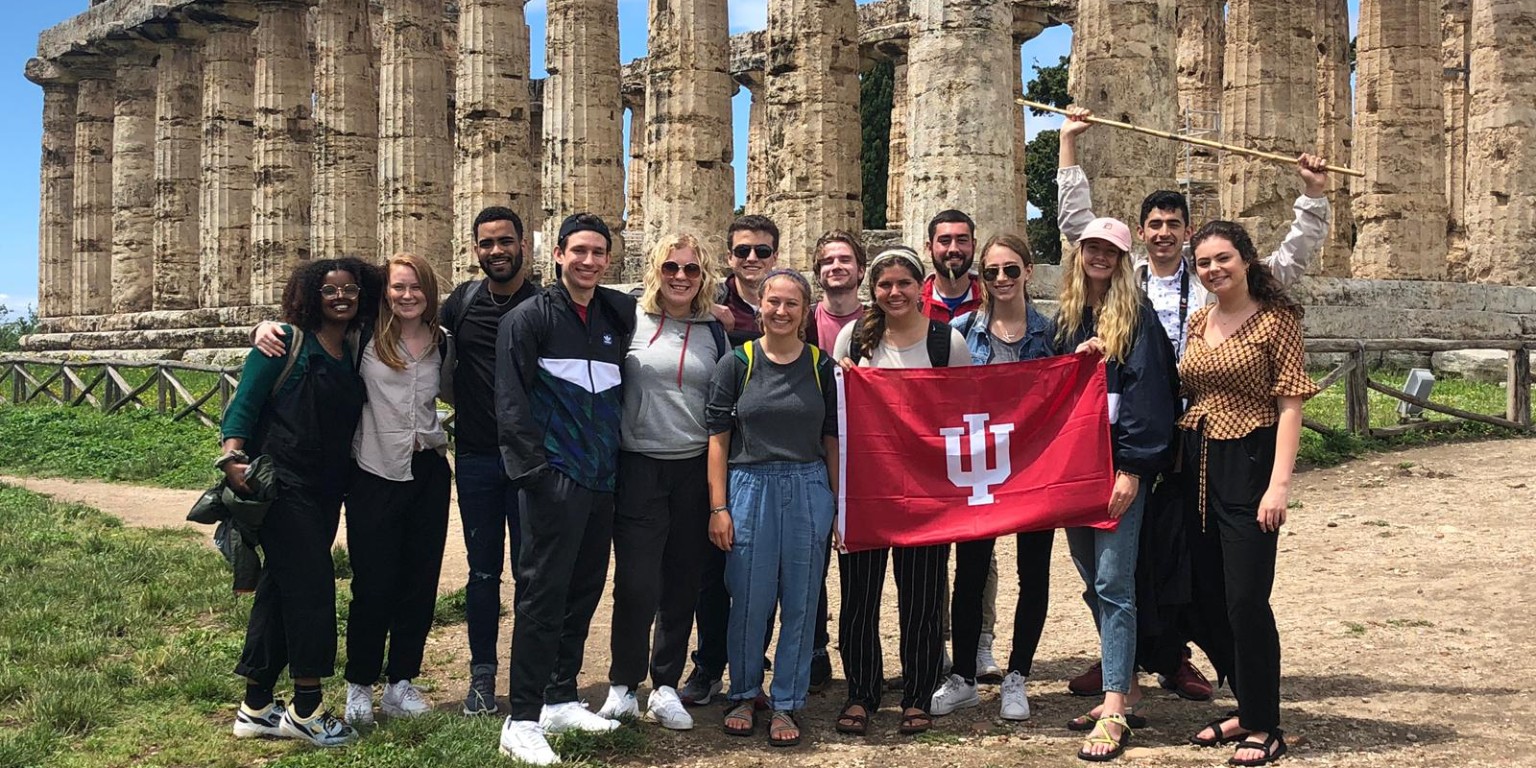 Arda Sebuktekin and friends at the Temple of Athena in Paestum while studying in Italy with HIEP in 2019